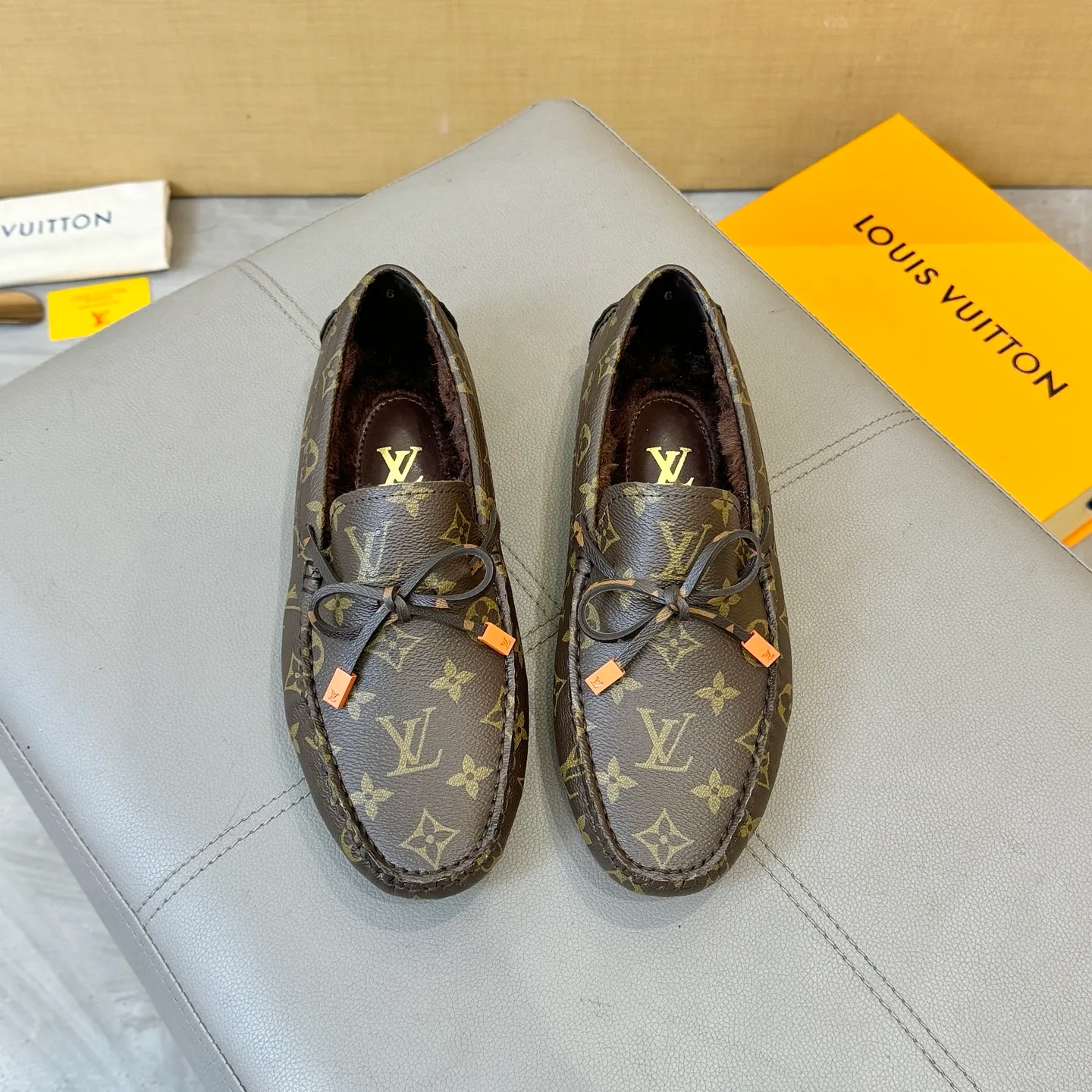 Factory price: 460💰 [LV] Autumn and winter style fur integrated 2025 men's beanie shoes (top version in the market) presbyopic leather ➕ real wool lining, original packaging. Size: 38-45
